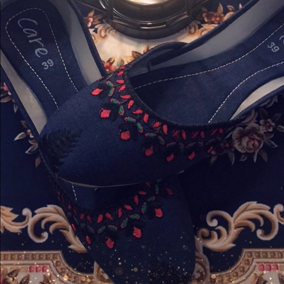 Handmade Denim rose embroidery flats shoes 8 jutti - Picture 4 of 12